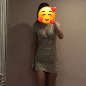 Klänning  - Fin klänning men aldrig använt den så bättre hos någon annan :) bara att höra av sig för mer information eller bilder 