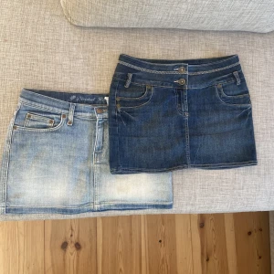 Lågmidjade jenaskjolar  - Gammla fina jeanskjolar  Ljusblåa är från hm i storlek 38(S) Mörkblåa är från bikbok  I storlek 40(M) Båda är köpte för länge sen så vet inte Odinarie pris men väldigt bra skick och fina mönster där bak,  mitt pris går att diskutera, det är båda för 150kr