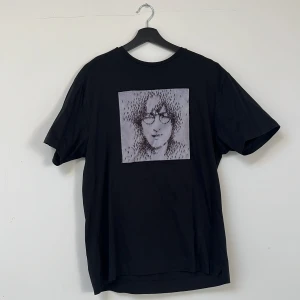 Limitato T-shirt  - Säljer en snygg Limitato T-shirt som sällan är använd. Nypris 1700kr