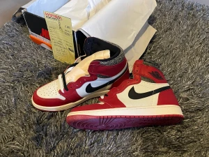 Nike air Jordan 1 Chicago lost and found - Storlek 42.5/9 Helt nytt skick DS  Kvitto finns 