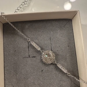 Armband från Lily and rose - Armband från Lily and rose, mycket fint skick. 