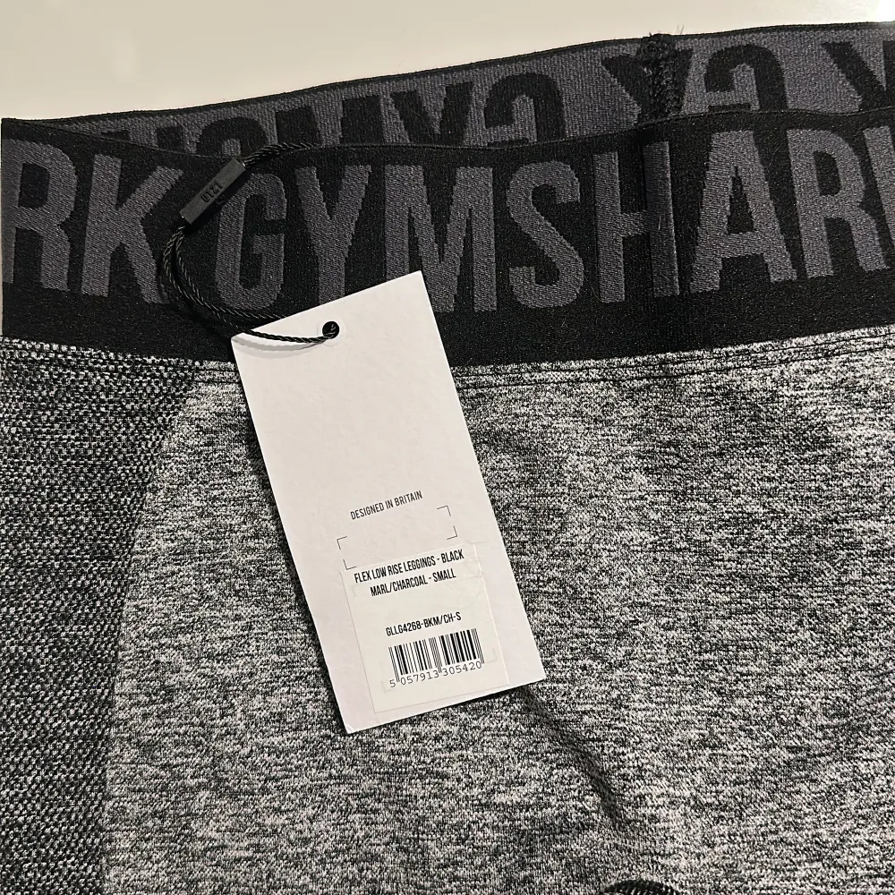 Riktigt snygga byxor från gymshark, tyvärr för små, aldrig testat  Köpare står för frakten . Övrigt.