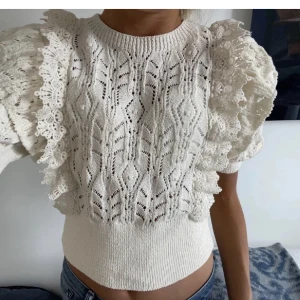 Topp från zara - Jätte söt topp från zara, perfekt till vår/sommar🫶🏼💓