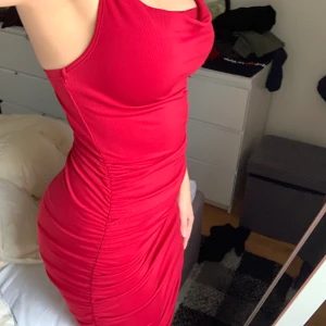 Klänning  - Sexig klänning med korsning i ryggen Kan posta❤️