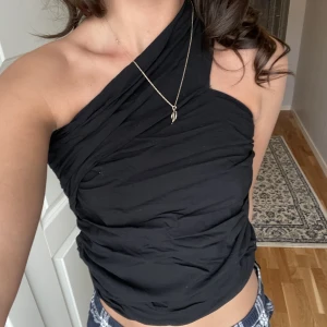 Top zara - Svart fin offshoulder top från zara 