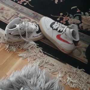 NIKE AIR MAXI - I mycket bra skick och passar 37_ 38.kam3ran tog inte bra bilder