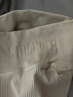 Tights stronger - Helt oanvända stronger tights, endast testade! Strl s, säljer för 350kr.