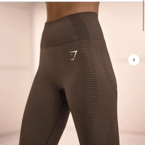 Gymshark tights - Säljer dessa jättefina tights ifrån gymshark då jag har ett par liknande. Använda 1 gång, därav i ett nyskick frakt tillkommer💕