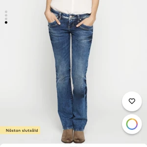 Ltb bootcut valerie - Ltb bootcut jeans i modellen valerie o färgen Karlia wash, stl 30/36, köpta från zalando för 622 kr, använda få gånger, säljer för 400 kr