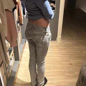 Jättesnygga straight ltb jeans. Säljer då det nästan är för små. 