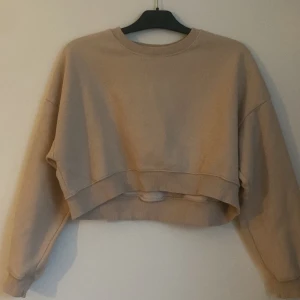 Beige sweatshirt  - Storlek M