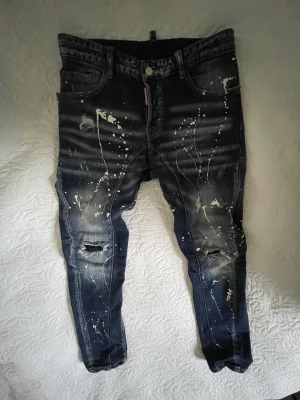 Dsquared2 Jeans - Dsquared2 Jeans.  Kan gå ner i pris vid smidig affär.  Nypris 4399kr skick 9/10   skriv för mer  bilder/info 