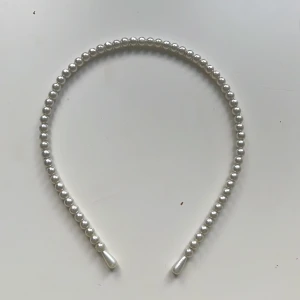 Pärl diadem!! - Jätte fint litet pärl diadem!!