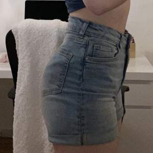 Jeans shorts storlek S/M eller 36. 