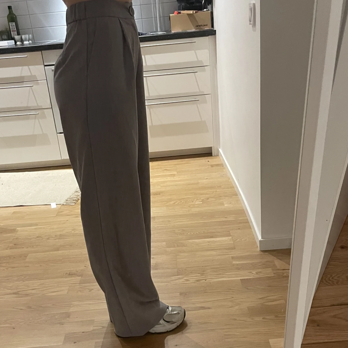 Grå kostymbyxa 