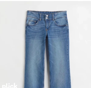 Low Waits jeans - Säljer dessa super snygga slutsålda jeans från hm storlek 40 men lite små i storlek så passar 38 också i ganska bra skick❤️köparen står för frakt