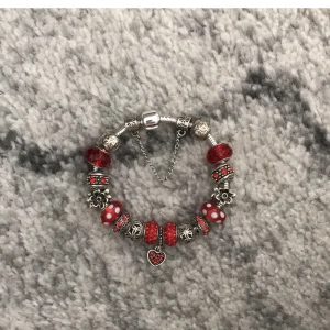 Pandora armband - Berlock armband i ett väldigt fin skick❤️Skriv för fler frågor & bilder❤️925 sterling silver