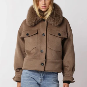 Meotine jacka - Intressekoll på min bruna ull meotine jacka, bra skick och sparsamt använd utan defekter!❤️ skriv vid frågor