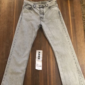 Hope Rush jeans - Säljer ett par Hope light grey stone jeans i mycket bra skick. Cond 9/10
