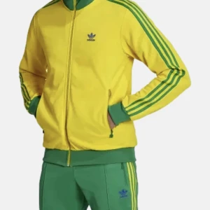 Adidas tröja - Helt ny Adidas tröja i storlek M!  Ligger kvar i orginal plastförpackning Säljes pga felköp!  Nypris 850kr!!