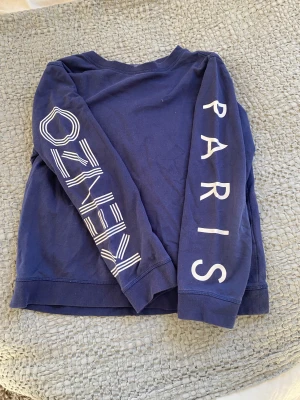 Kenzo sweatshirt  - Kenzo tröja i fint skick, storlek xs, fint skick💕Trycket är på ärmarna 