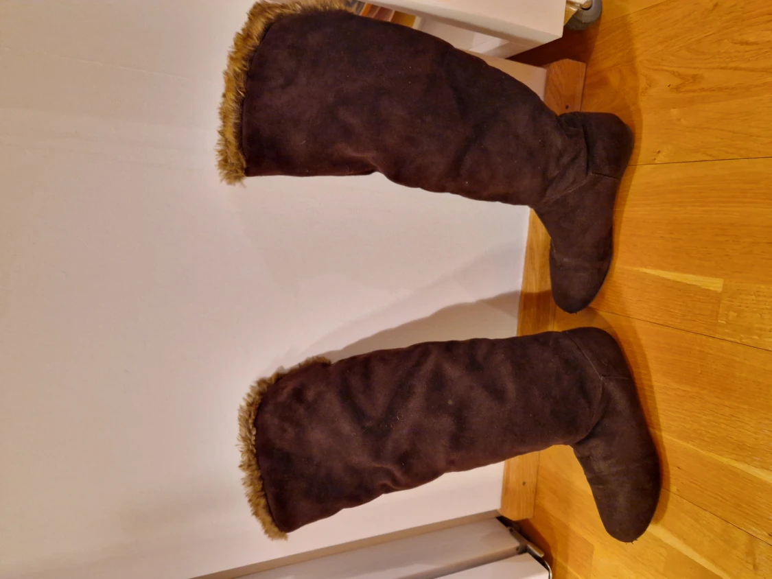 Mockastövlar säljes