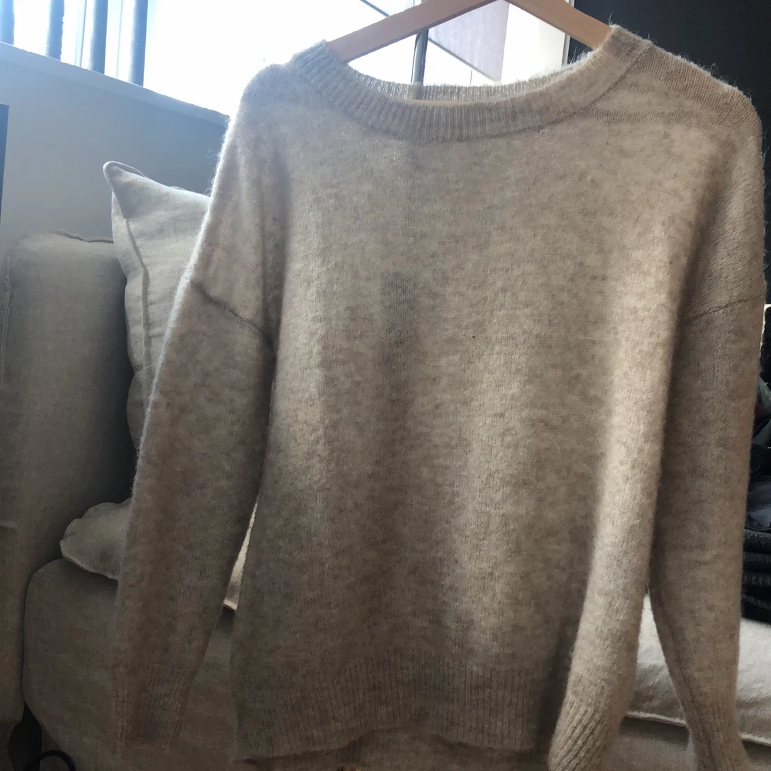 Stickad tröja beige