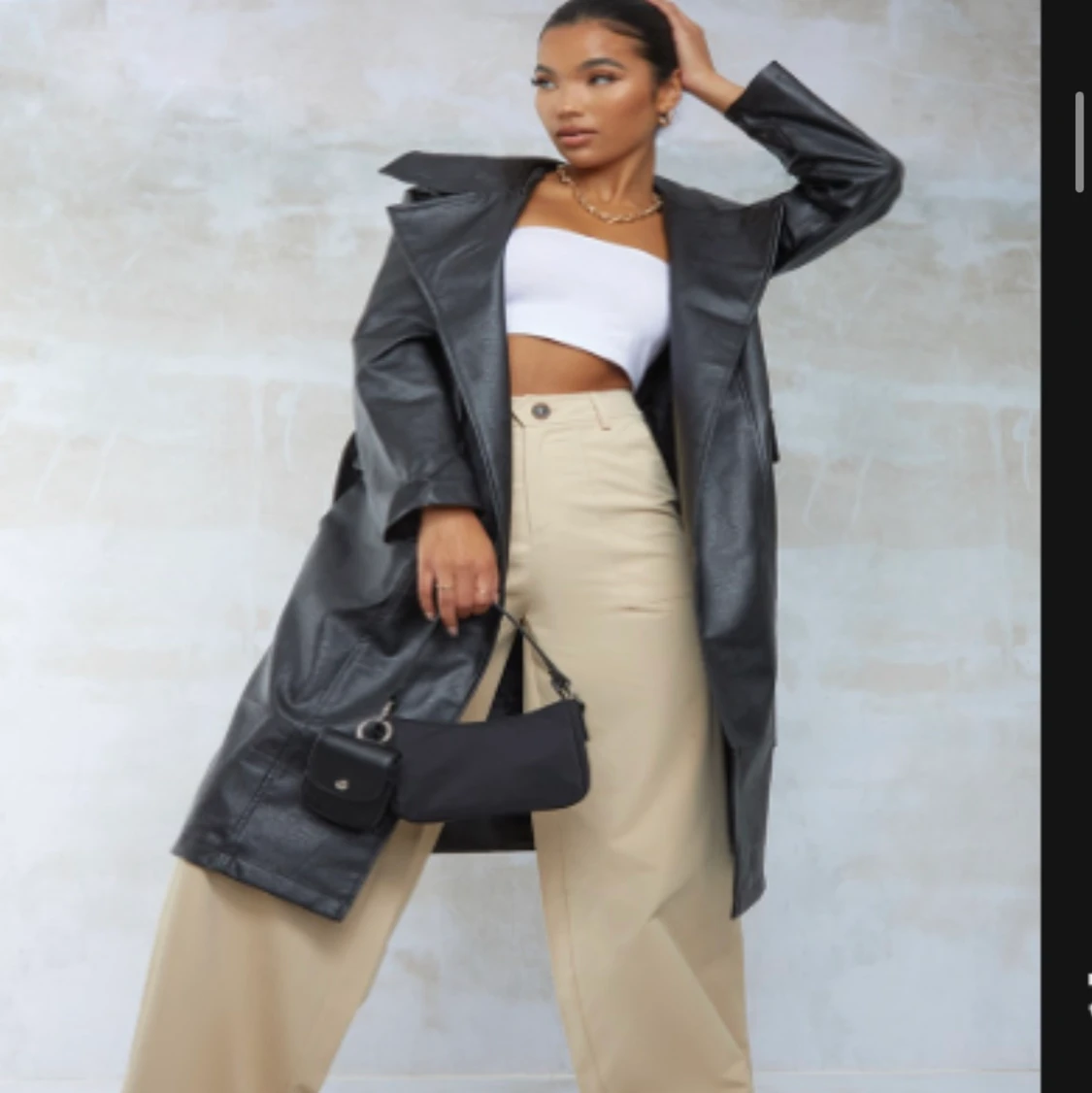 Tunn läderkappa från PrettyLittleThing