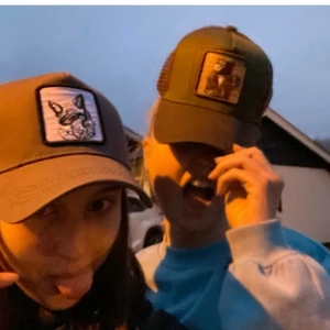 Supercool keps - Säljer denna superfina och coola kepsen som är perfekt till sommaren! Använd 2 gånger, fint skick (nyskick)! Kom privat vid frågor och funderingar, priset kan alltid diskuteras! Vill bli av med allt på min sida så kan samfrakta och sänka priser 