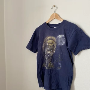 T-Shirt med tryck - Retro. Storlek S.