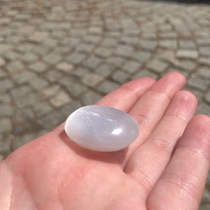 Seletine  - En oval/rund seletine. Skriv gärna om du vill köpa ⚠️står inte för postens slarv⚠️