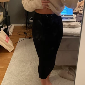 Stickad kjol - Super skön och mysig stickad kjol från chiquelle som jag säljer eftersom jag inte använder den längre! Frakt tillkommer i priset! 