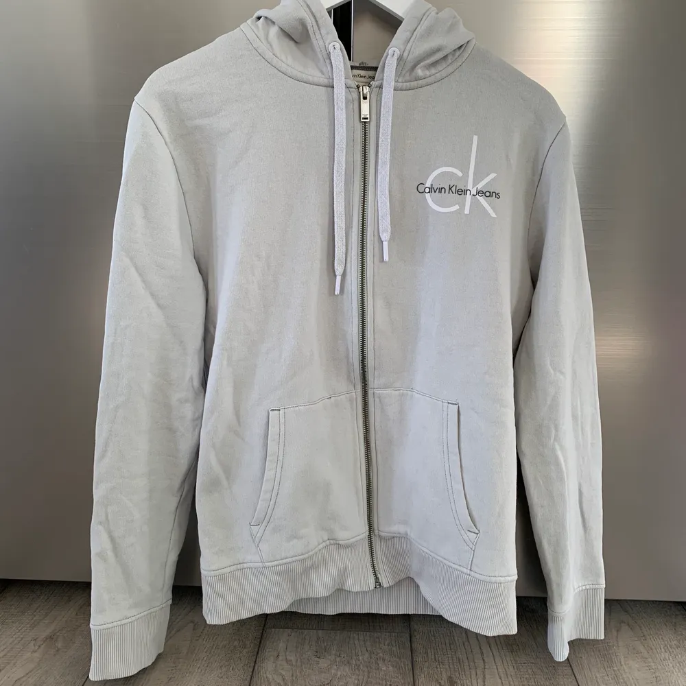 Calvin Klein zip hoodie i storlek S . Tröjor & Koftor.