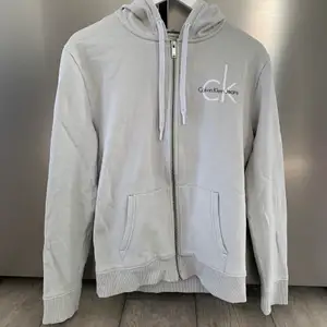 Calvin Klein zip hoodie i storlek S 