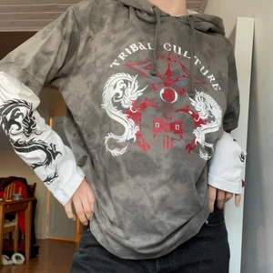 Huvtröja - Köpt second hand. Bra skick. Unisex