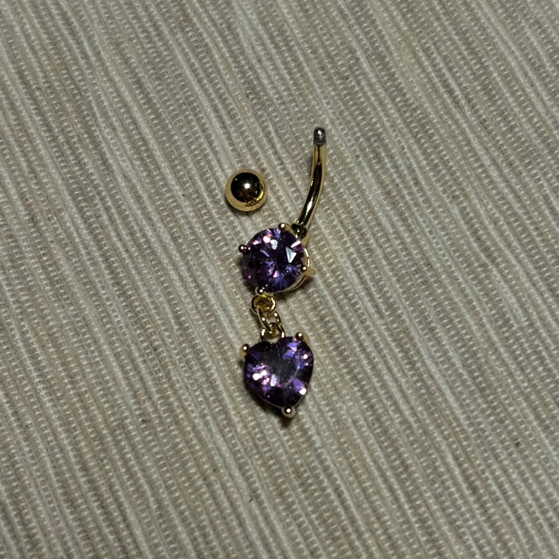 Piercing med stenar i cubic zirkonia