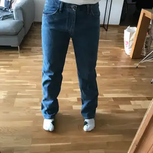 Ett par jätte fina Rustler jeans som är loose/baggy i passformen. Jeansen är storlek 32 i både midjan samt längden. 