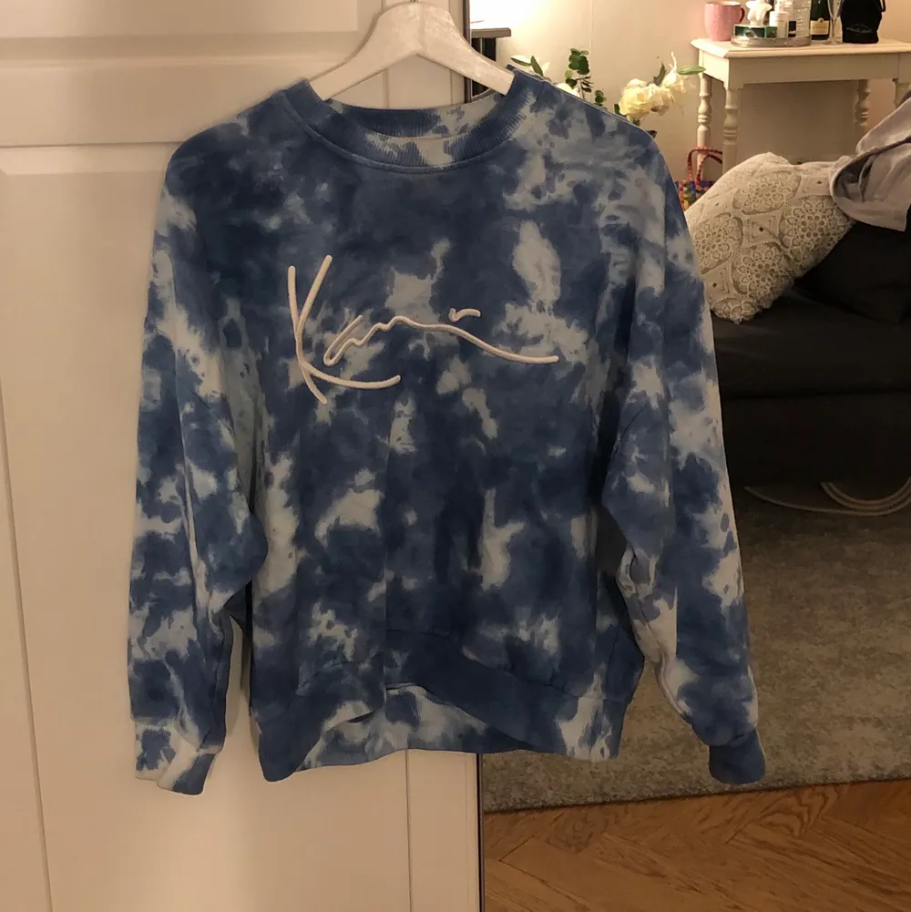 Blå sweatshirt i storlek M köpt från Zalando!💙🦋🥰🔥. I bra skick!!. Tröjor & Koftor.