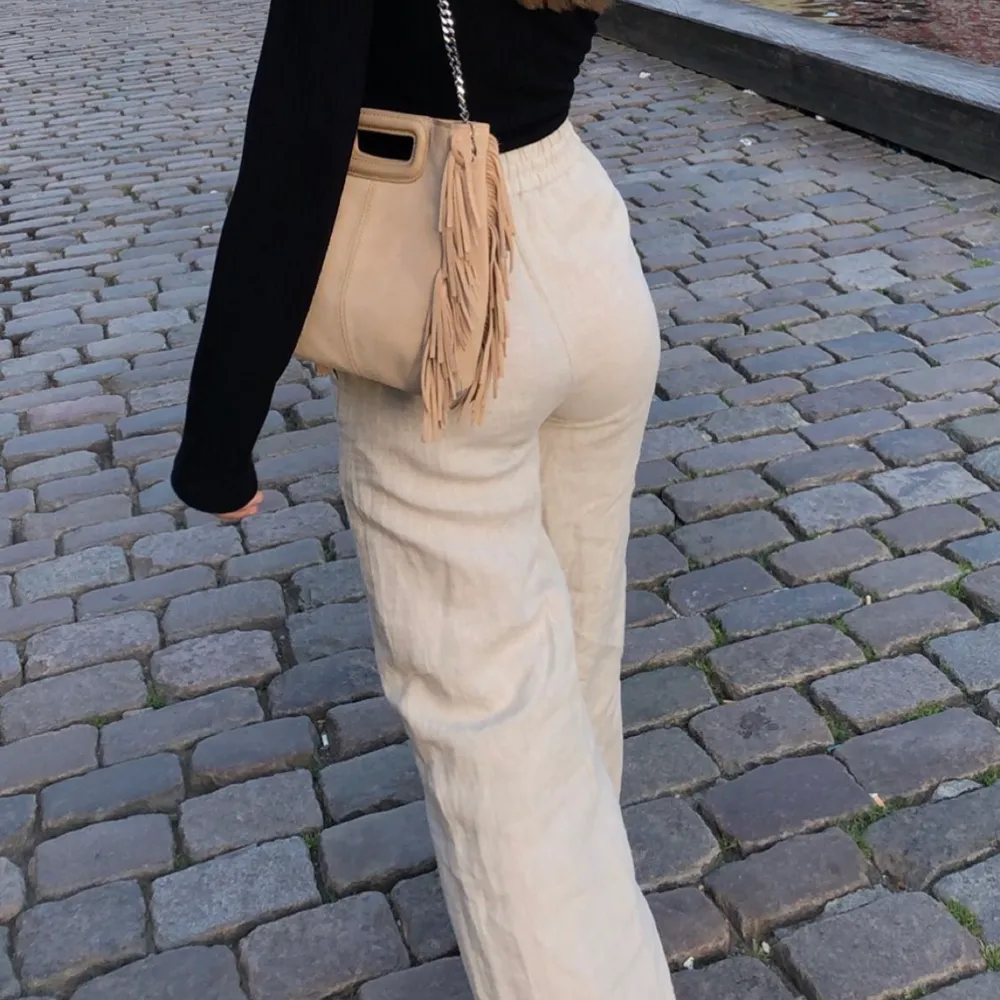 De perfekta linnebyxorna från Zara. Säljer pga för små för mig denna vår/ sommar!. Farkut & Housut.