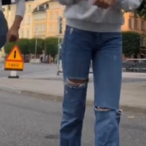 Jeans  - Super snygga coola och populära jeans från pull and bear, skriv privat för fler bilder💕 slutsålda