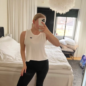 Träningslinne - Träningslinne från Lager157.  I storlek M men är som S. Knappt använd.   Nypris: 80kr Mitt pris: 20kr  Skicka meddelande om du vill ha flera bilder. Vid snabb affär kan priset diskuteras! Kan mötas i Tyresö eller skickar! #lager157