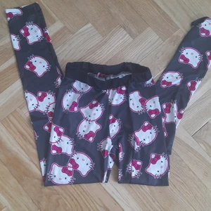 Hello Kitty leggings - XS-M // Stretchiga// TAR EJ SWISH - ENDAST BANKÖVERFÖRING - FRAKTEN INGÅR I PRISET!