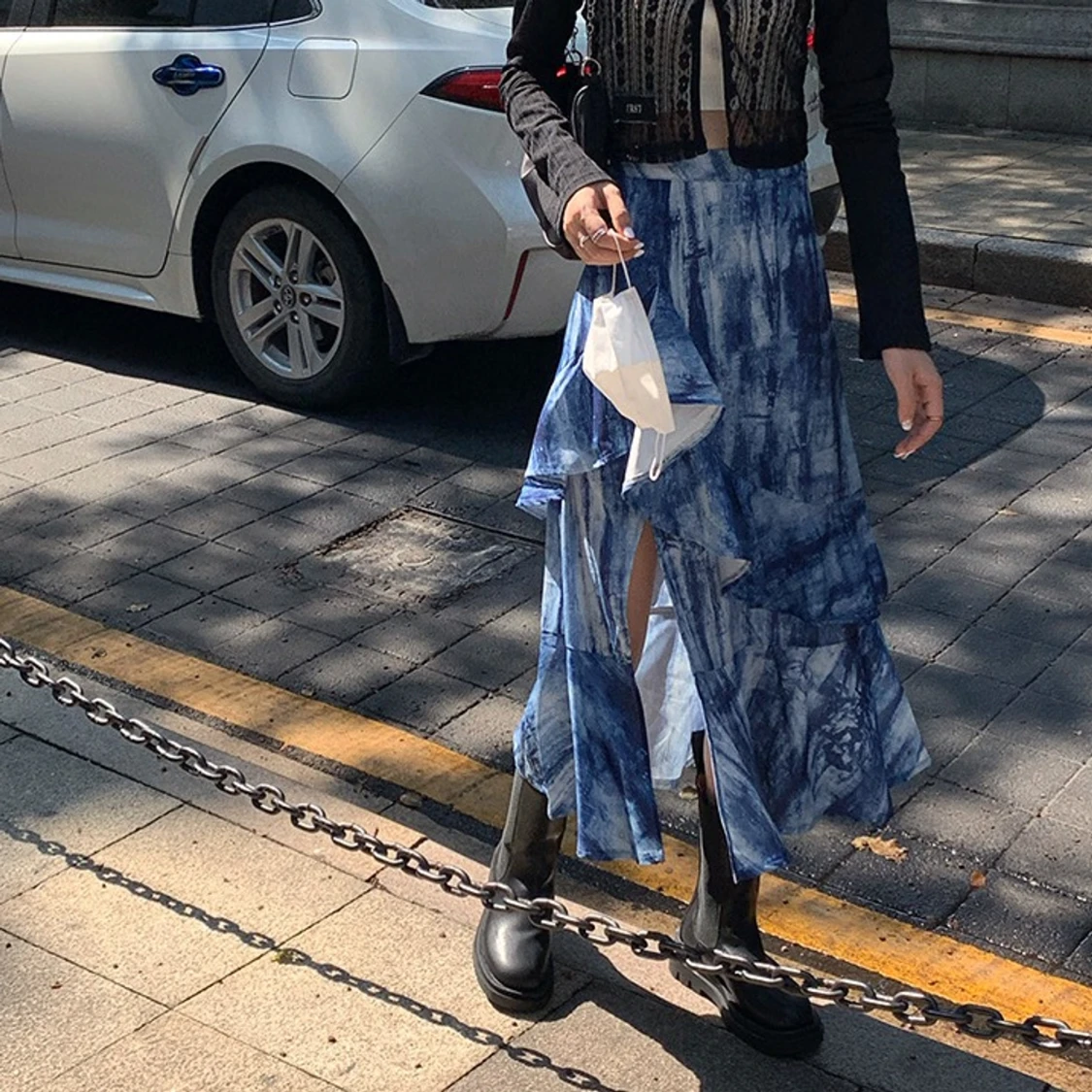 Blå kjol med lager och slits