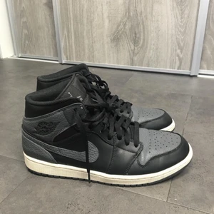 Jordan 1 mid dark grey  - Har ingen box men det är väldigt bra pris.