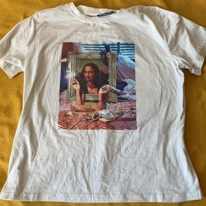 En rolig t-shirt i storlek m - Har aldrig använt denna plaggen 