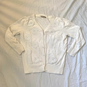 gullig kofta med blommor!  - Super gullig kofta med fina små blommor på ! 