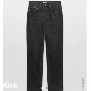 Mid straight jeans - Hej, säljer dessa fina mid straight jeans från Zara. Knappt använda då dom ej passade mig. Nypris: 359, jag säljer dom för 250 + frakt💞