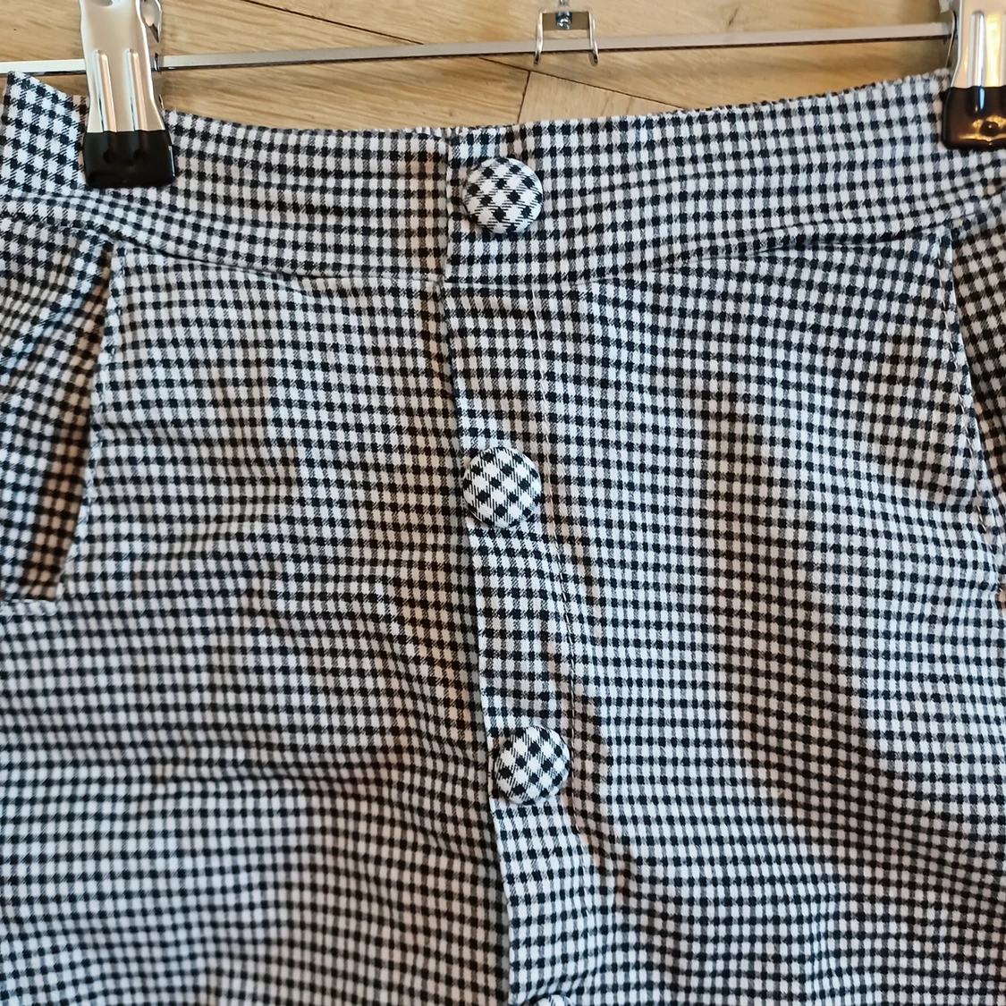 Minikjol med knappar - 90