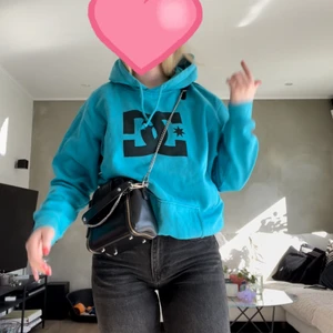 Cool hoodie - Funderar på o sälja denna coola hoodie. Lägg ett bud!Storlek M💙💙💙