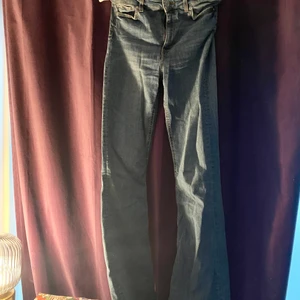Zara bootcut - Säljer mina populära zara bootcut jeans pga att dem inte passar. Super snygga på 💞